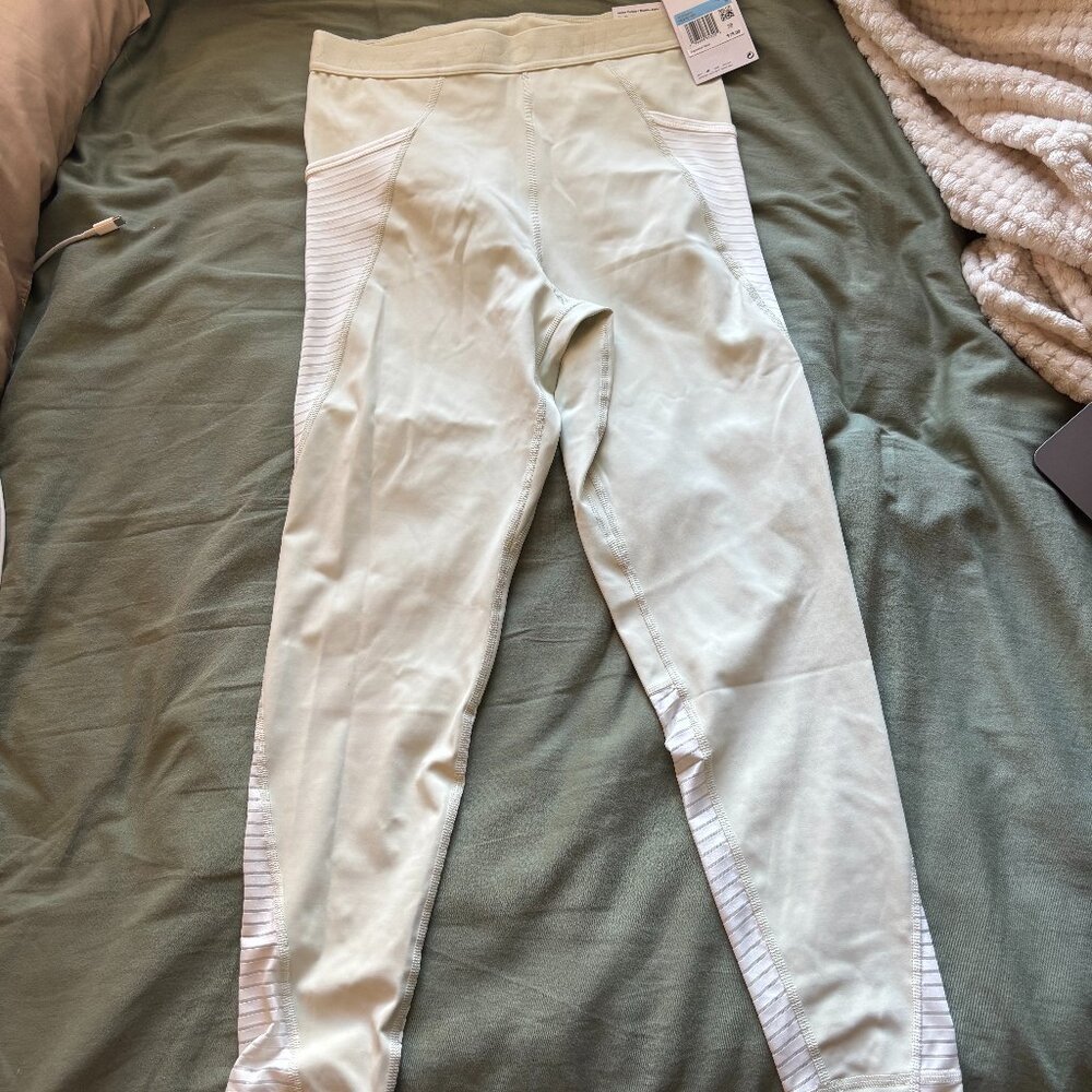NWT Nike Pro Women’s High Rise Full-Length Leggings cream/pale green